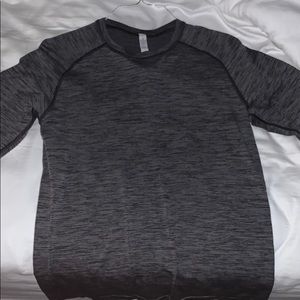 Metal vent tech long sleeve lululemon shirt.